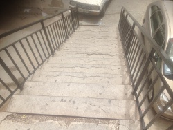 escaleras en mal estado